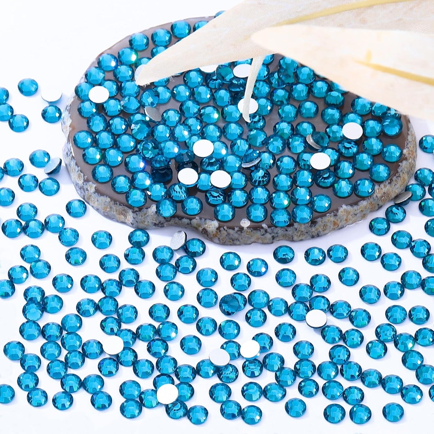 Malachite Blue Flatback Rhinestones, Glass Rhinestones for Nail Art and Craft, Glue Fix, Loose Crystal Gemstones(Malachite Blue, SS30, 576pcs, 6.4-6.6mm)